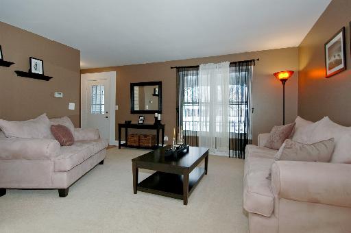2074 Savannah Rd, Elgin, IL 60123 photo 2