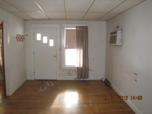 420 E 7th St, Lockport, IL 60441 photo 4