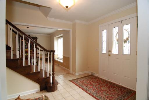 2067 Middleton Dr, Wheaton, IL 60189 photo 2