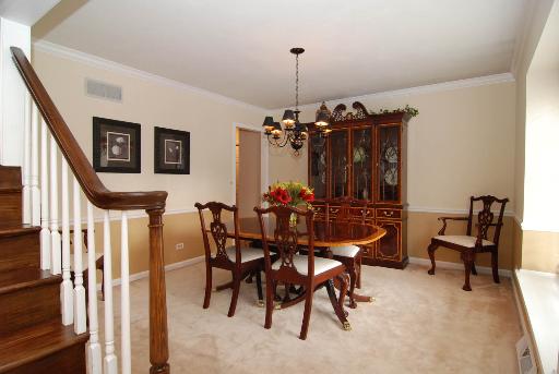 2067 Middleton Dr, Wheaton, IL 60189 photo 4