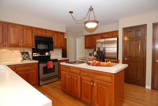 2067 Middleton Dr, Wheaton, IL 60189 photo 5