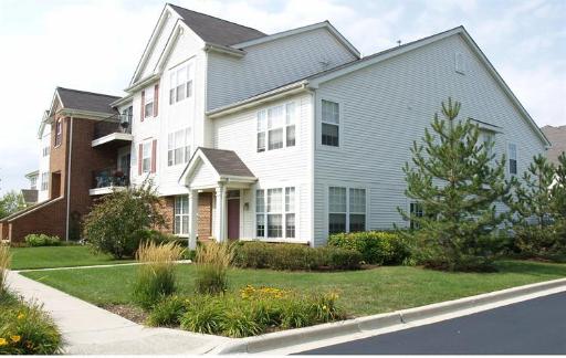 660 Mill Cir #103, Wheeling, IL 60090 photo 1