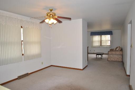 575 Terry Ave, Aurora, IL 60506 photo 5