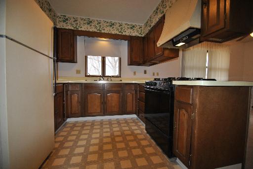 575 Terry Ave, Aurora, IL 60506 photo 3
