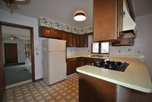 575 Terry Ave, Aurora, IL 60506 photo 2