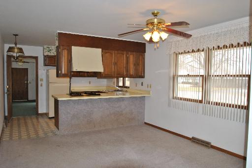 575 Terry Ave, Aurora, IL 60506 photo 6