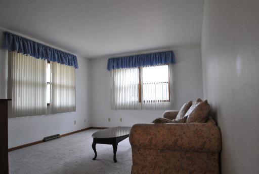 575 Terry Ave, Aurora, IL 60506 photo 4