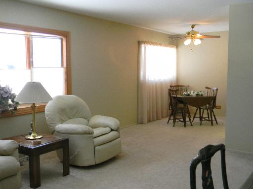 720 Morton St, Hoffman Estates, IL 60169 photo 3