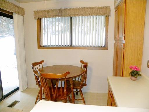 21 Creekside Cir #A, Elgin, IL 60123 photo 3