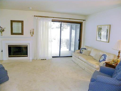 21 Creekside Cir #A, Elgin, IL 60123 photo 7