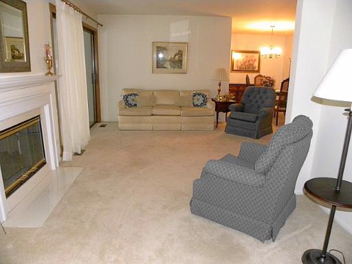 21 Creekside Cir #A, Elgin, IL 60123 photo 6