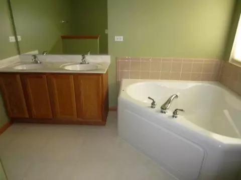 7714 Oleander Dr, Plainfield, IL 60586 photo 10