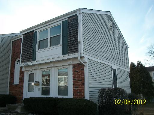 1976 Swindon Dr, Hoffman Estates, IL 60195 photo 2