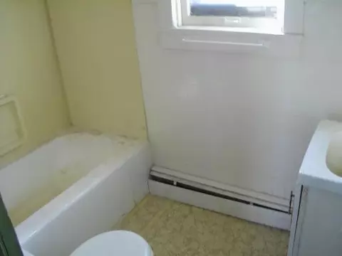 130 Deleon St, Ottawa, IL 61350 photo 8