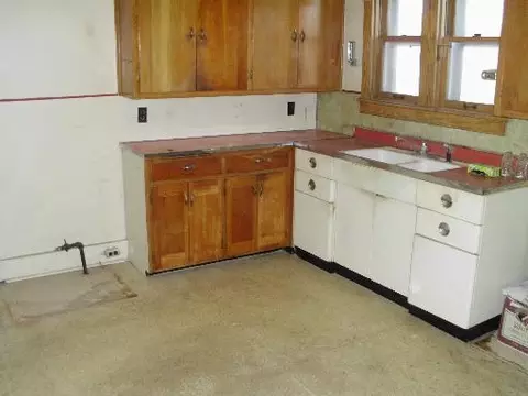 130 Deleon St, Ottawa, IL 61350 photo 2