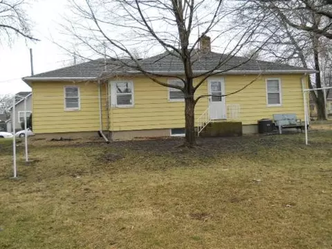 1521 Tenth St, Peru, IL 61354 photo 2