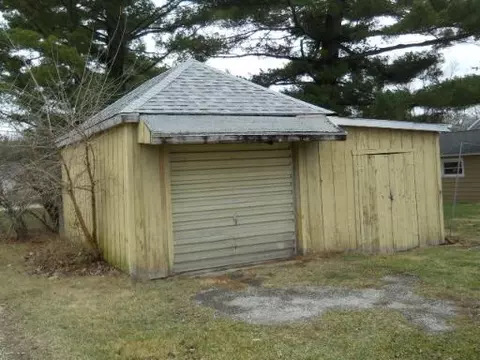 122 Dalzell St, Spring Valley, IL 61362 photo 3