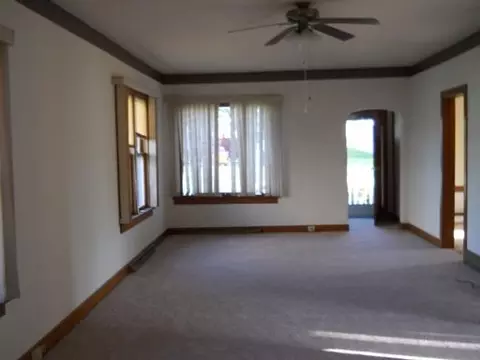 413 W Devlin St, Spring Valley, IL 61362 photo 4
