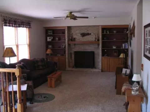 784 Butternut Ln, Elgin, IL 60123 photo 4