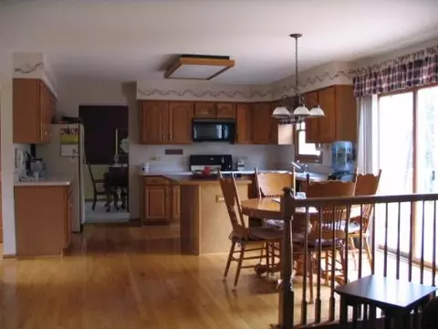 784 Butternut Ln, Elgin, IL 60123 photo 2