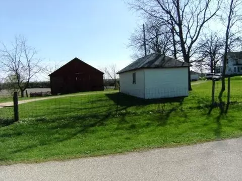3237 W Myrtle Rd, Leaf River, IL 61047 photo 2