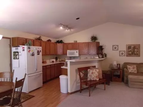 1242 Sycamore St, Peru, IL 61354 photo 4