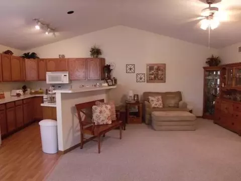 1242 Sycamore St, Peru, IL 61354 photo 3