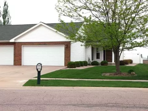 1242 Sycamore St, Peru, IL 61354 photo 1