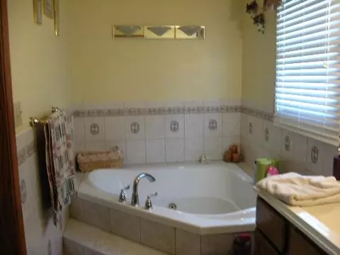 104 Blackhawk Dr, Minooka, IL 60447 photo 7