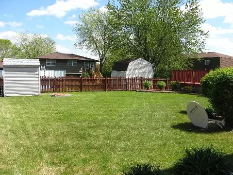 104 Blackhawk Dr, Minooka, IL 60447 photo 16