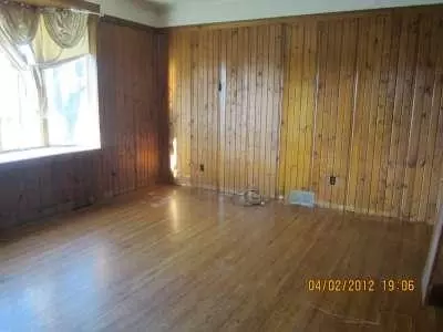 910 Mountain St, Aurora, IL 60505 photo 2