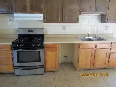 910 Mountain St, Aurora, IL 60505 photo 7