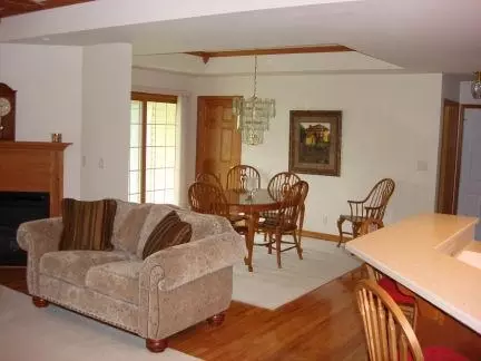 919 Charles Pl, Peru, IL 61354 photo 5