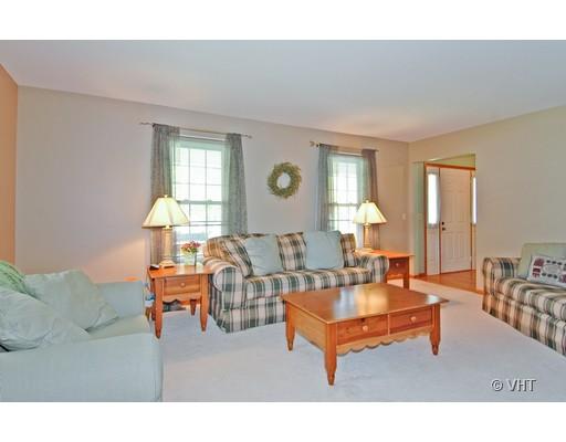 2147 Jordan Cir, Elgin, IL 60123 photo 2
