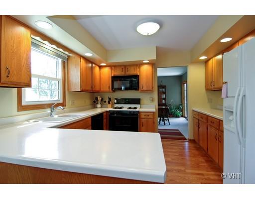 2147 Jordan Cir, Elgin, IL 60123 photo 3