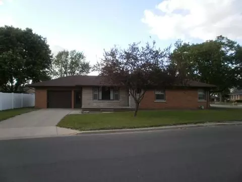 2108 Cresent Dr, Peru, IL 61354 photo 1