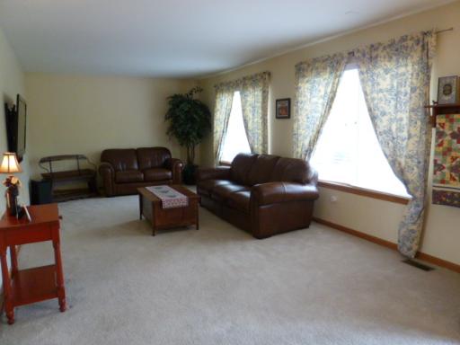 2601 Wydown Ln, Aurora, IL 60502 photo 2
