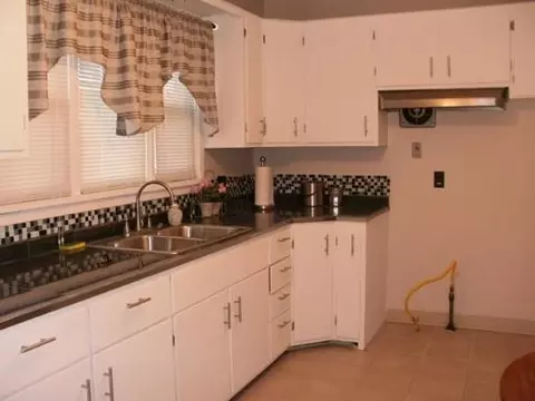 1401 Pulaski St, Peru, IL 61354 photo 9