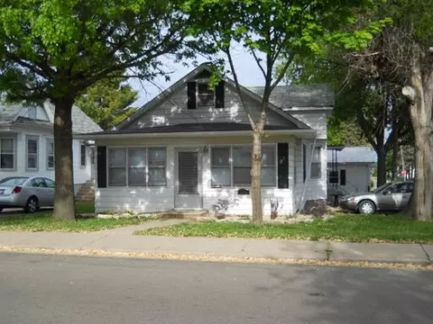 1401 Pulaski St, Peru, IL 61354 photo 1