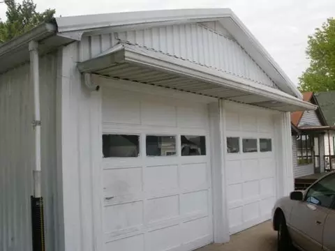 1401 Pulaski St, Peru, IL 61354 photo 2