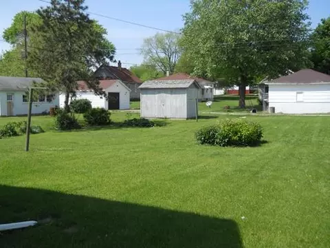 200 W First St, Spring Valley, IL 61362 photo 2