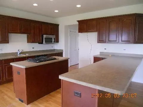 325 Davis Dr, Sycamore, IL 60178 photo 5