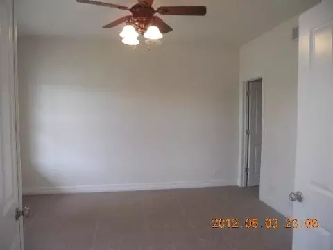 325 Davis Dr, Sycamore, IL 60178 photo 4