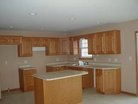 932 Evans St, Ottawa, IL 61350 photo 2