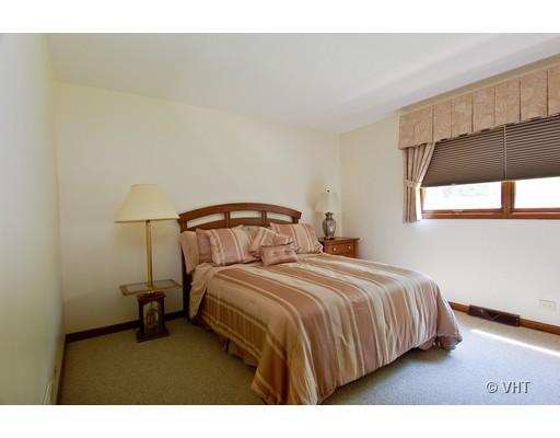 1981 Big Bend Dr, Des Plaines, IL 60016 photo 11