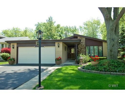 1981 Big Bend Dr, Des Plaines, IL 60016 photo 1