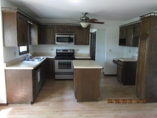 2280 Lakeside Dr, Aurora, IL 60504 photo 2