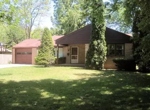1913 West St, Peru, IL 61354 photo 1