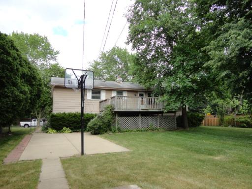 1104 Indian Dr, Elgin, IL 60120 photo 2