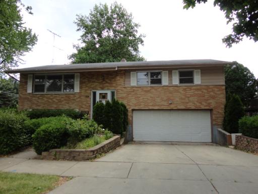 1104 Indian Dr, Elgin, IL 60120 photo 1